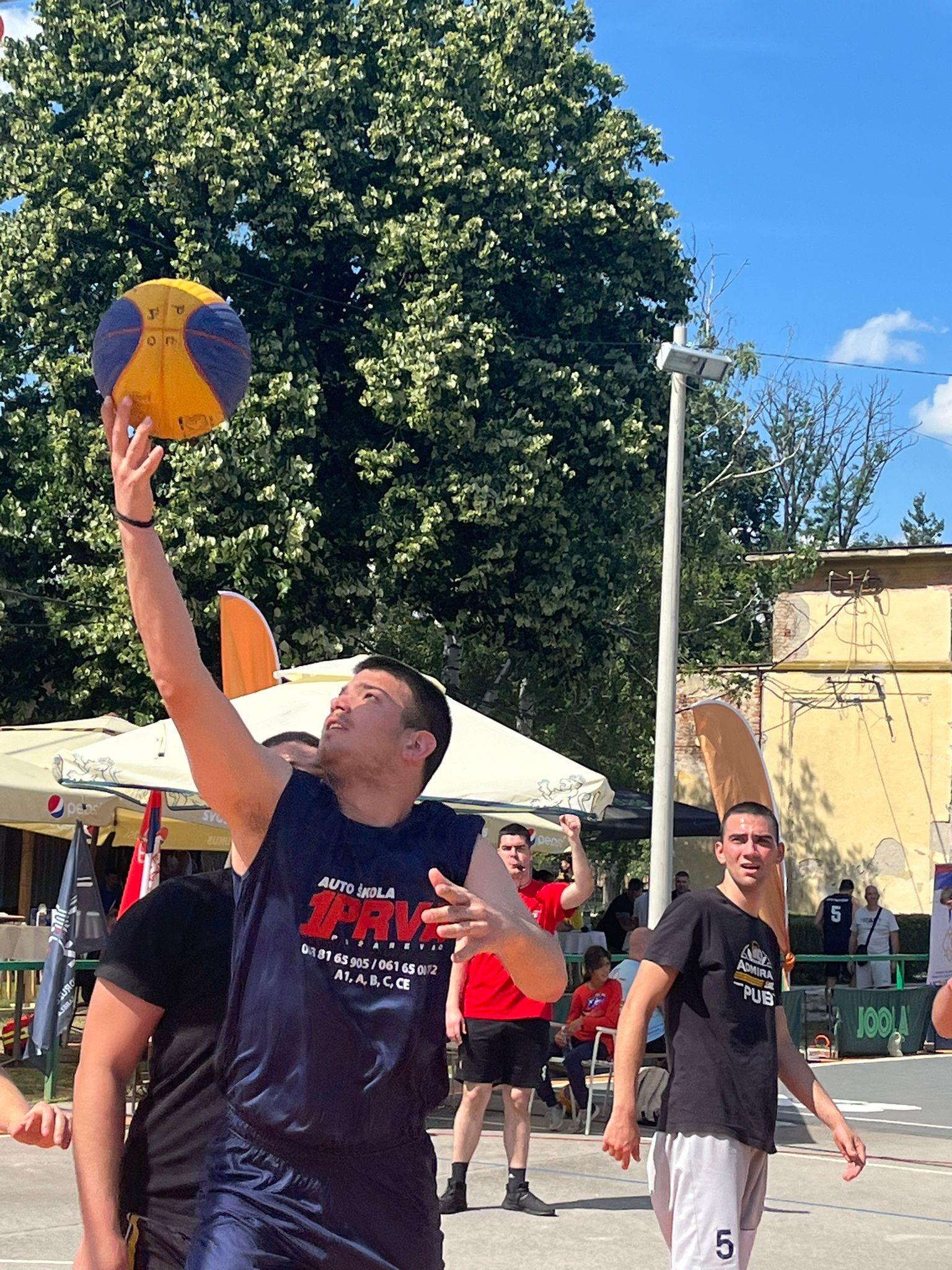 Košarkaški turnir: igrač u dresu